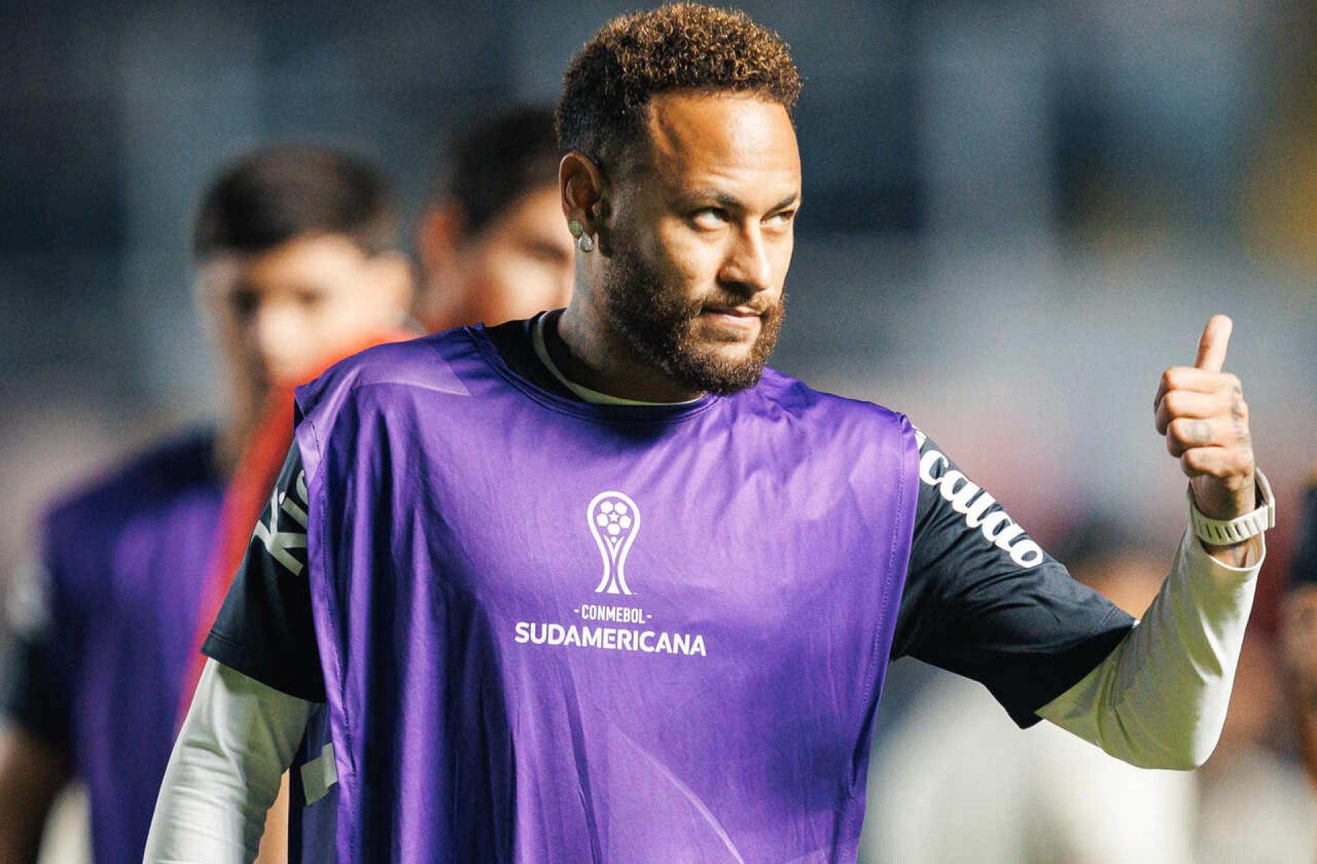 Neymar chega a Bel&eacute;m para jogo decisivo do Santos