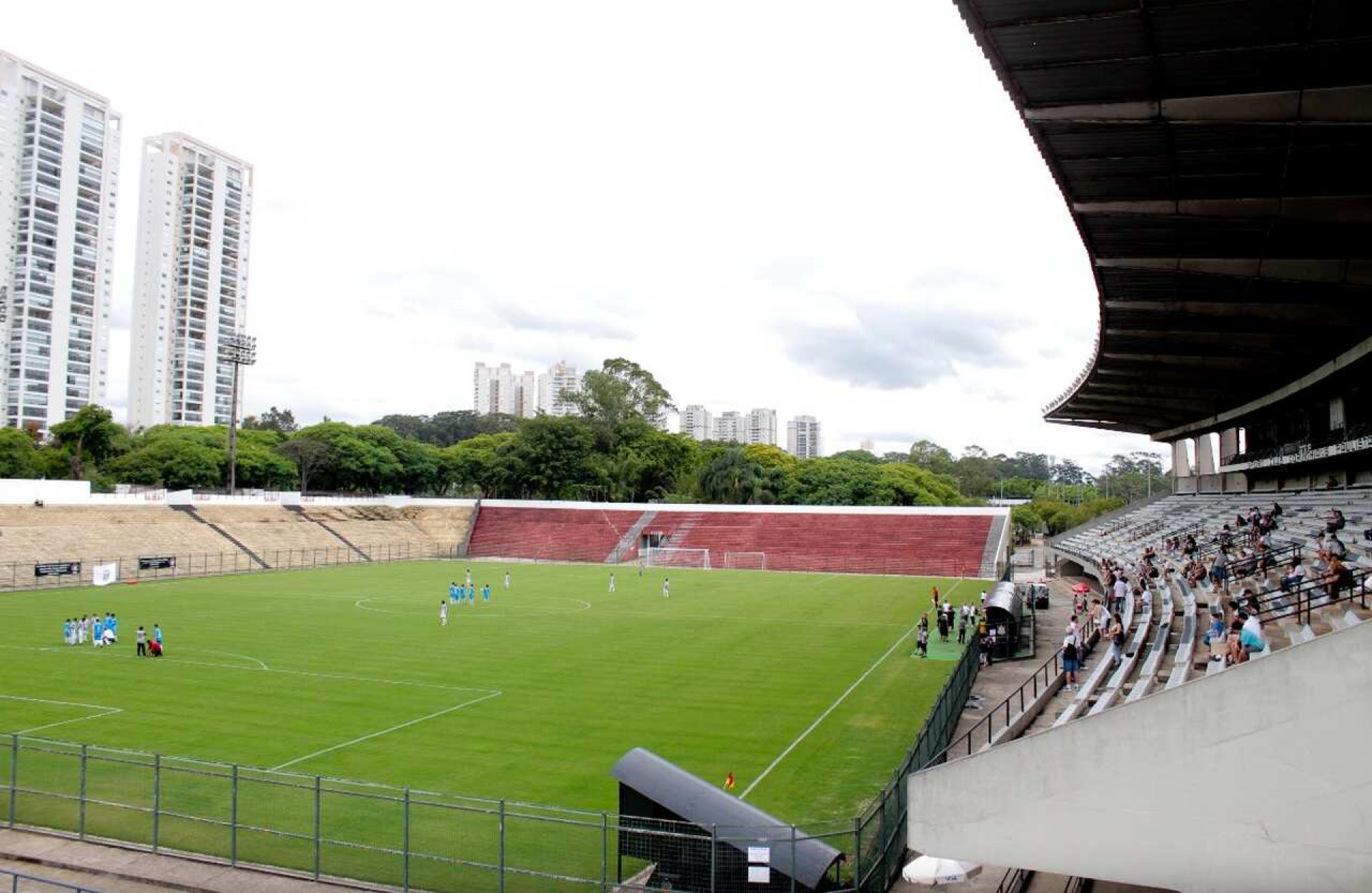Corinthians suspende conselheiro ap&oacute;s invas&atilde;o ao Parque S&atilde;o Jorge