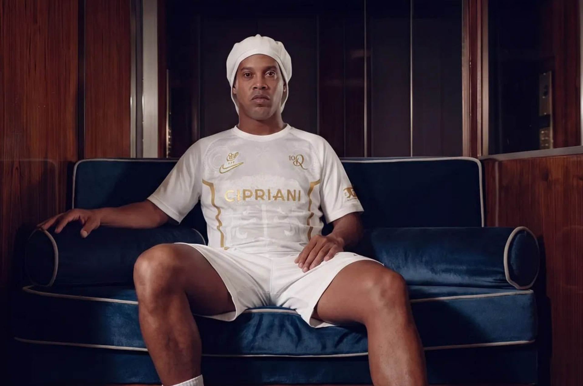 Ronaldinho Ga&uacute;cho amplia neg&oacute;cios com lan&ccedil;amento da primeira marca de roupas