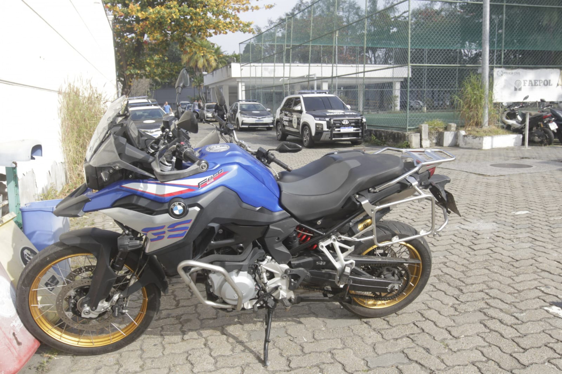 Motos apreendidas durante a ação - Reginaldo Pimenta / Agência O Dia