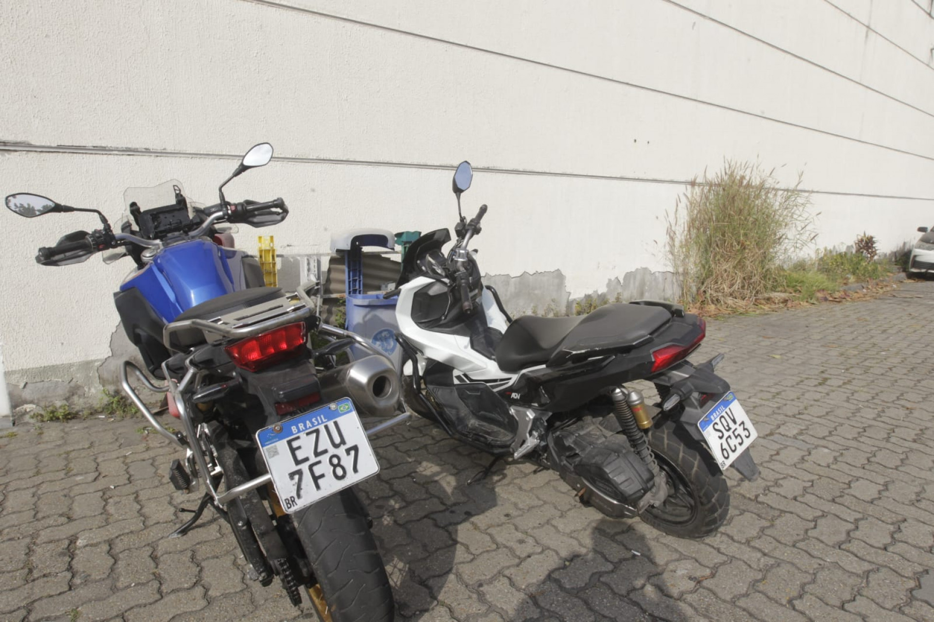 Motos apreendidas durante a ação - Reginaldo Pimenta / Agência O Dia
