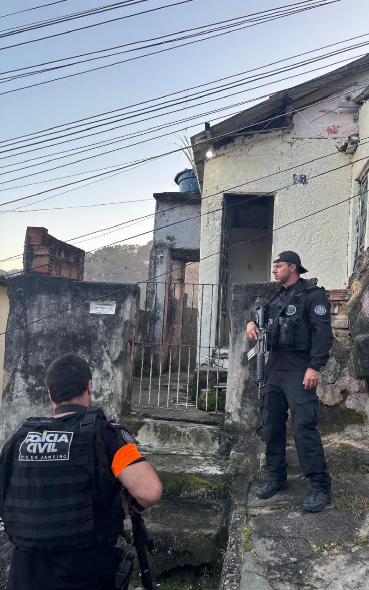 Agentes atuam na comunidade do Fallet-Fogueteiro, em Santa Teresa - Divulgação