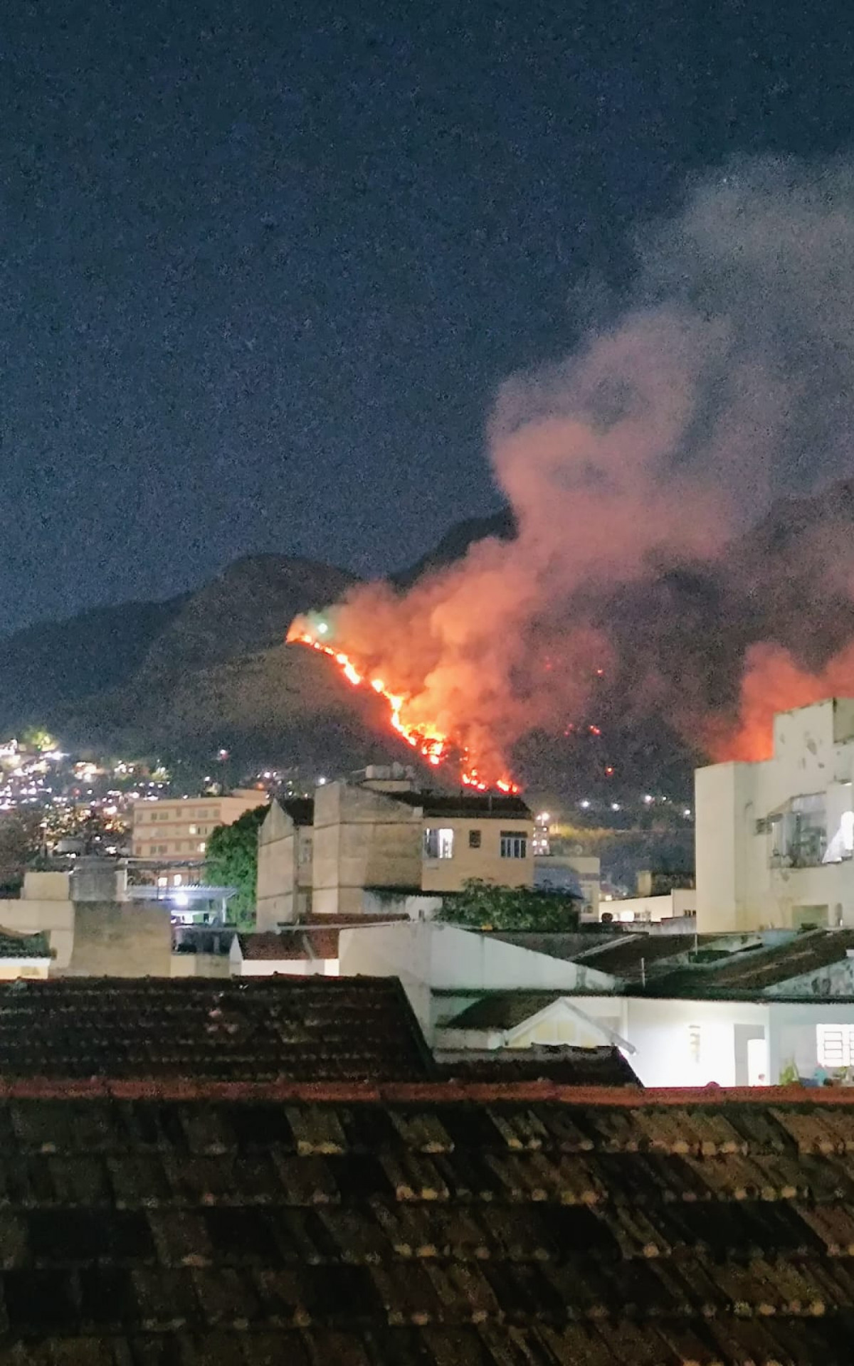 Bombeiro e acionado para inc&ecirc;ndio no Parque estadual do Graja&uacute; - Reprodu&ccedil;&atilde;o