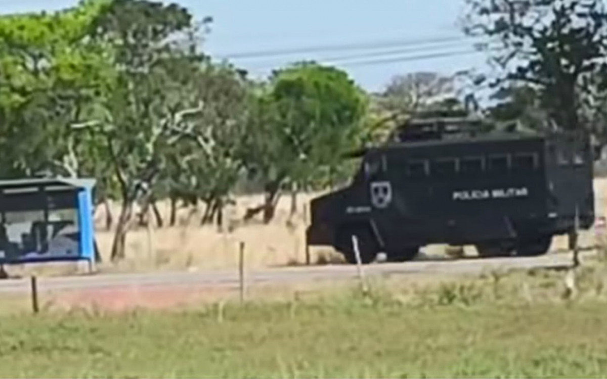 Presença de equipes especializadas altera a rotina da cidade um dia após homem ser baleado; moradores relatam clima de apreensão enquanto a Polícia Civil investiga o caso