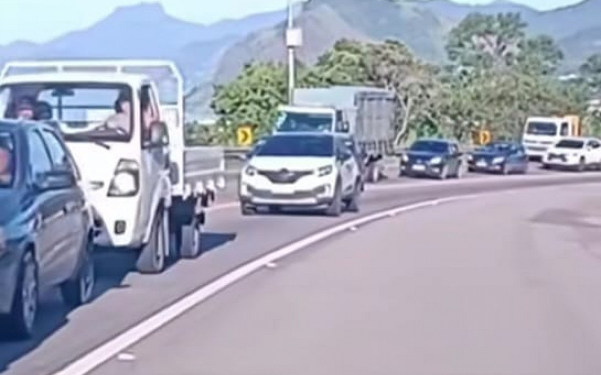 Trânsito pesado por conta do acidente