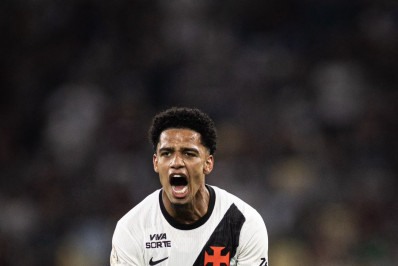 Com dois de Brenner, Vasco vence Fluminense e avança na Copa do Brasil