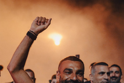 Multidão! Veja vídeos da recepção da torcida do Trabzonspor a Salah