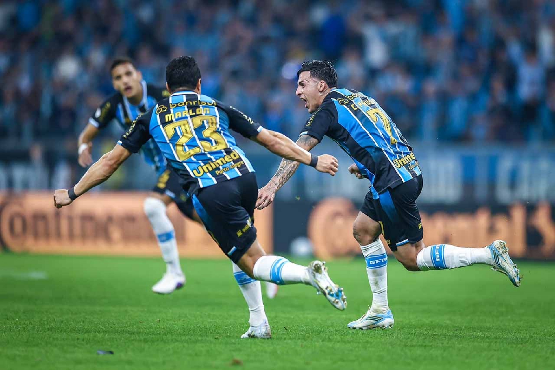 Marlon exalta vit&oacute;ria do Gr&ecirc;mio e gol de Pav&oacute;n: “Ele merece”