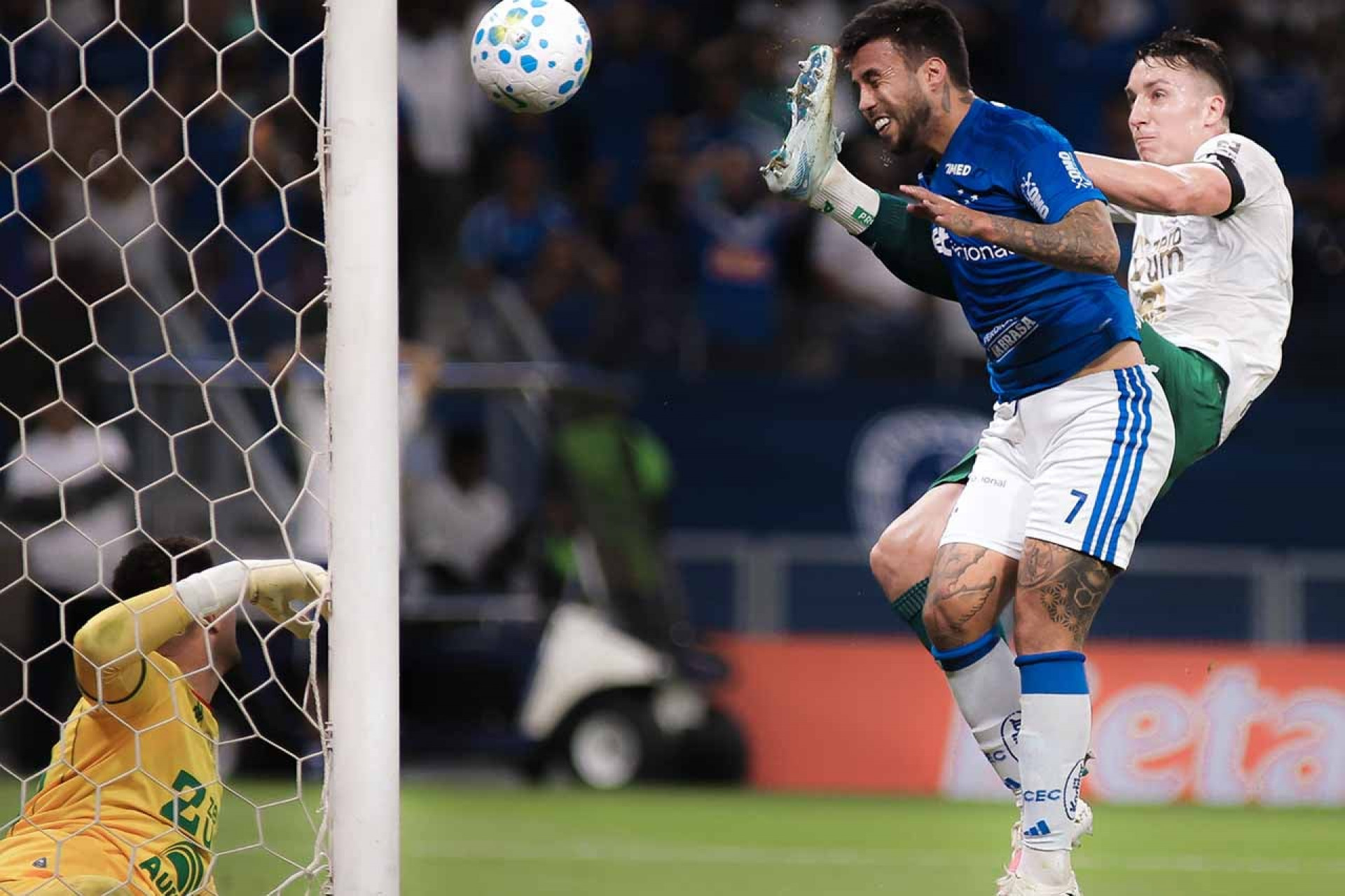 “S&oacute; vi o sangue”, relata Matheus Henrique no momento do gol do Cruzeiro