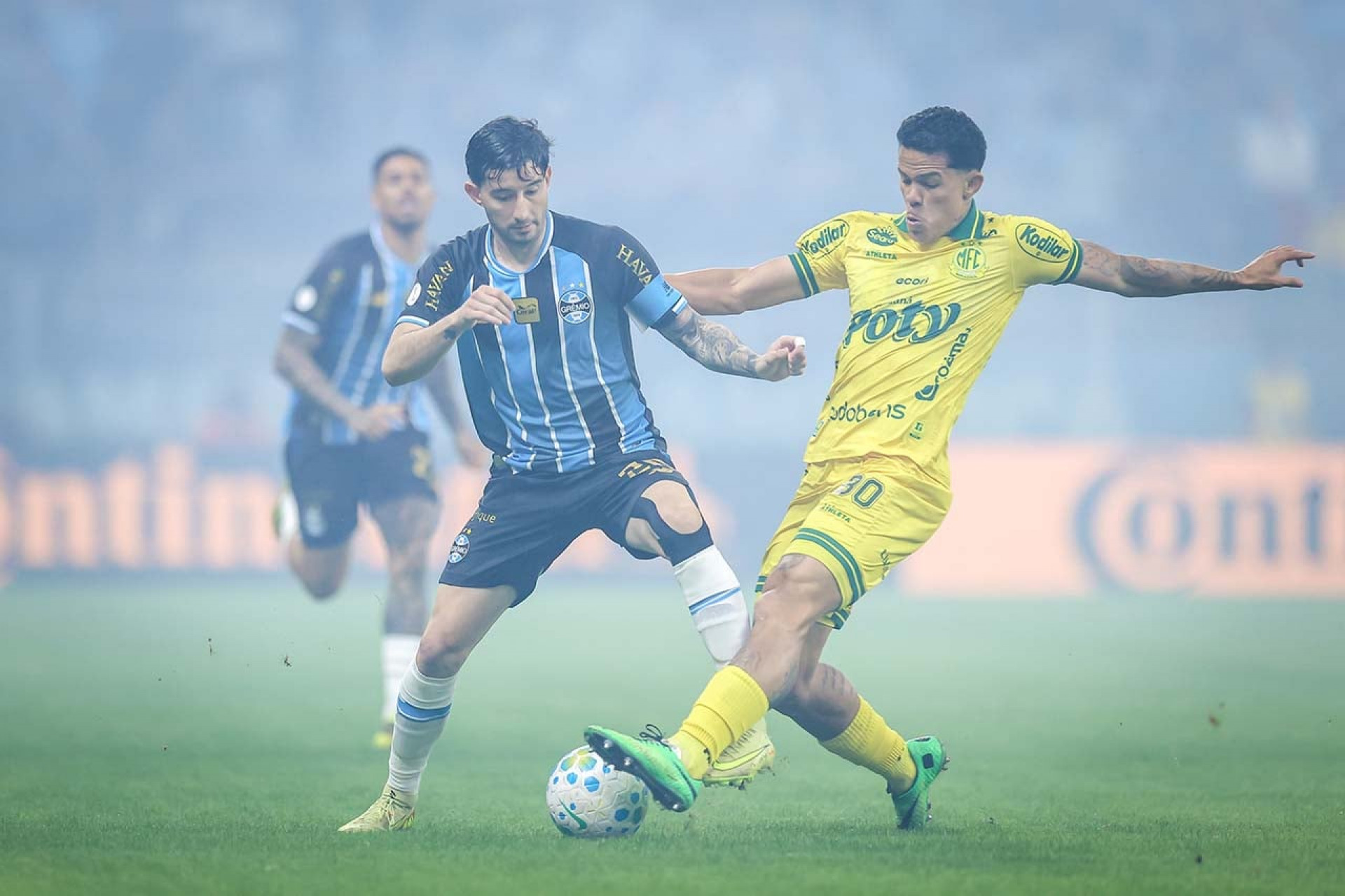 Gr&ecirc;mio bate Mirassol, avan&ccedil;a na Copa do Brasil e ameniza crise