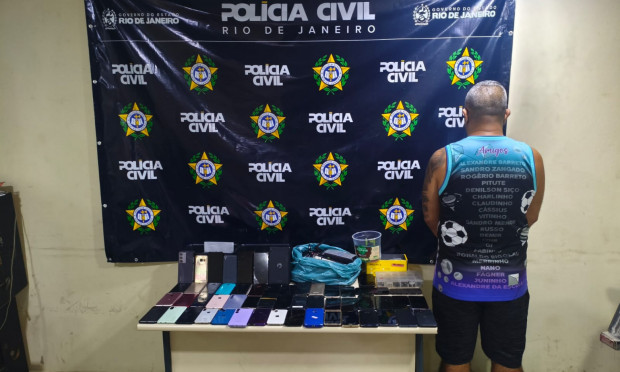 Comerciante é preso suspeito de manter celulares roubados em loja
