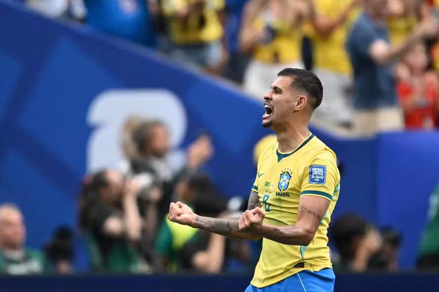 Valor de transferência de Bruno Guimarães choca torcedores