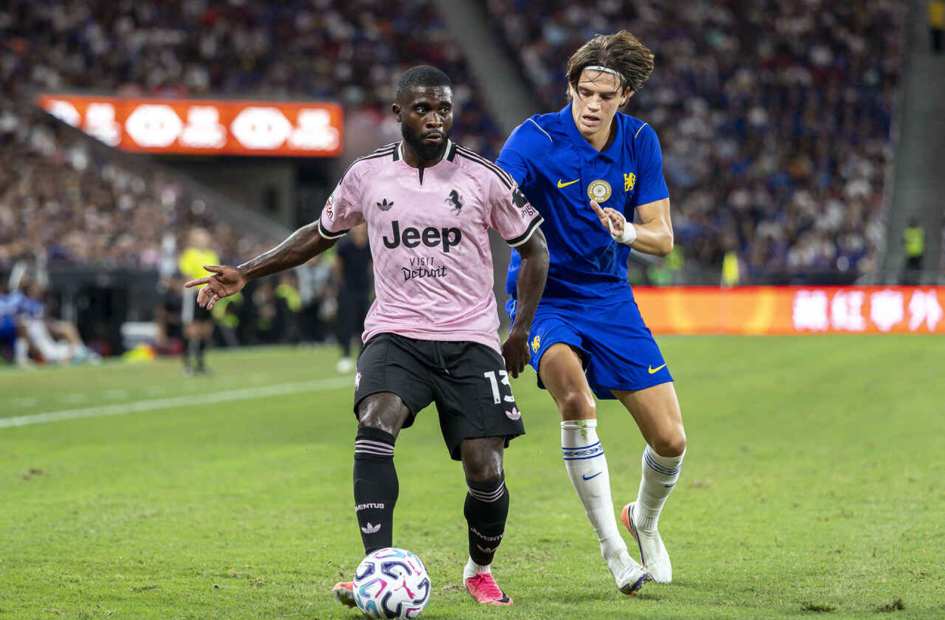 Com gola&ccedil;o, Juventus vence o Chelsea em amistoso em Hong Kong