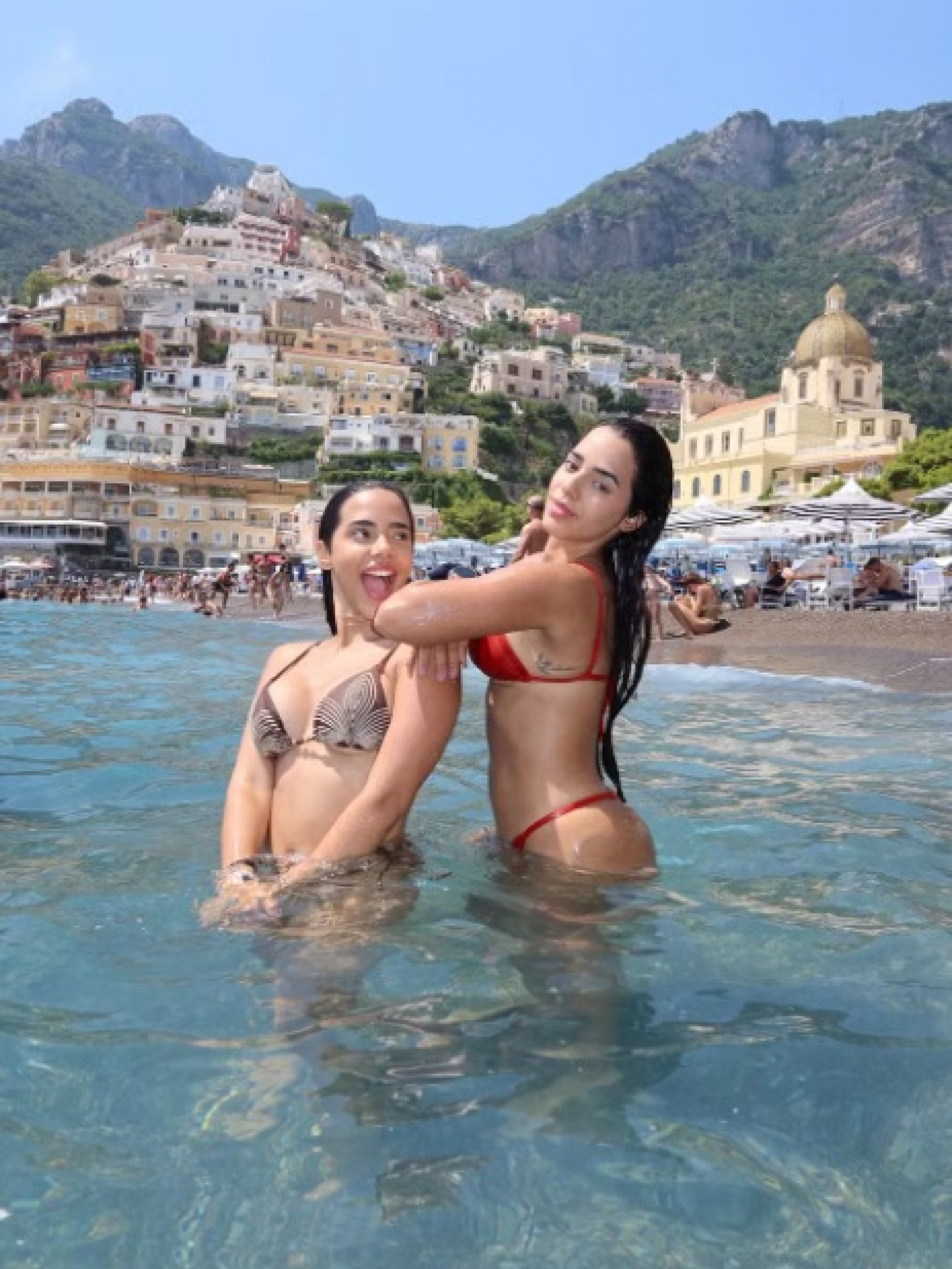 Gêmeas Lacração renovam bronzeado em cenário paradisíaco na Itália - Reprodução Instagram