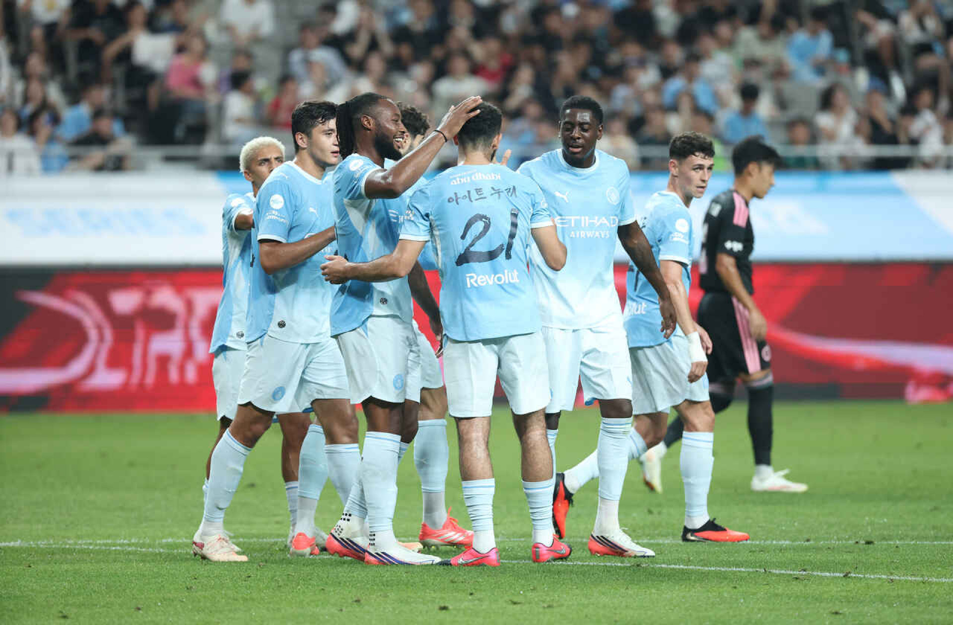 Em ritmo de treino, Manchester City derrota combinado da K-League em amistoso