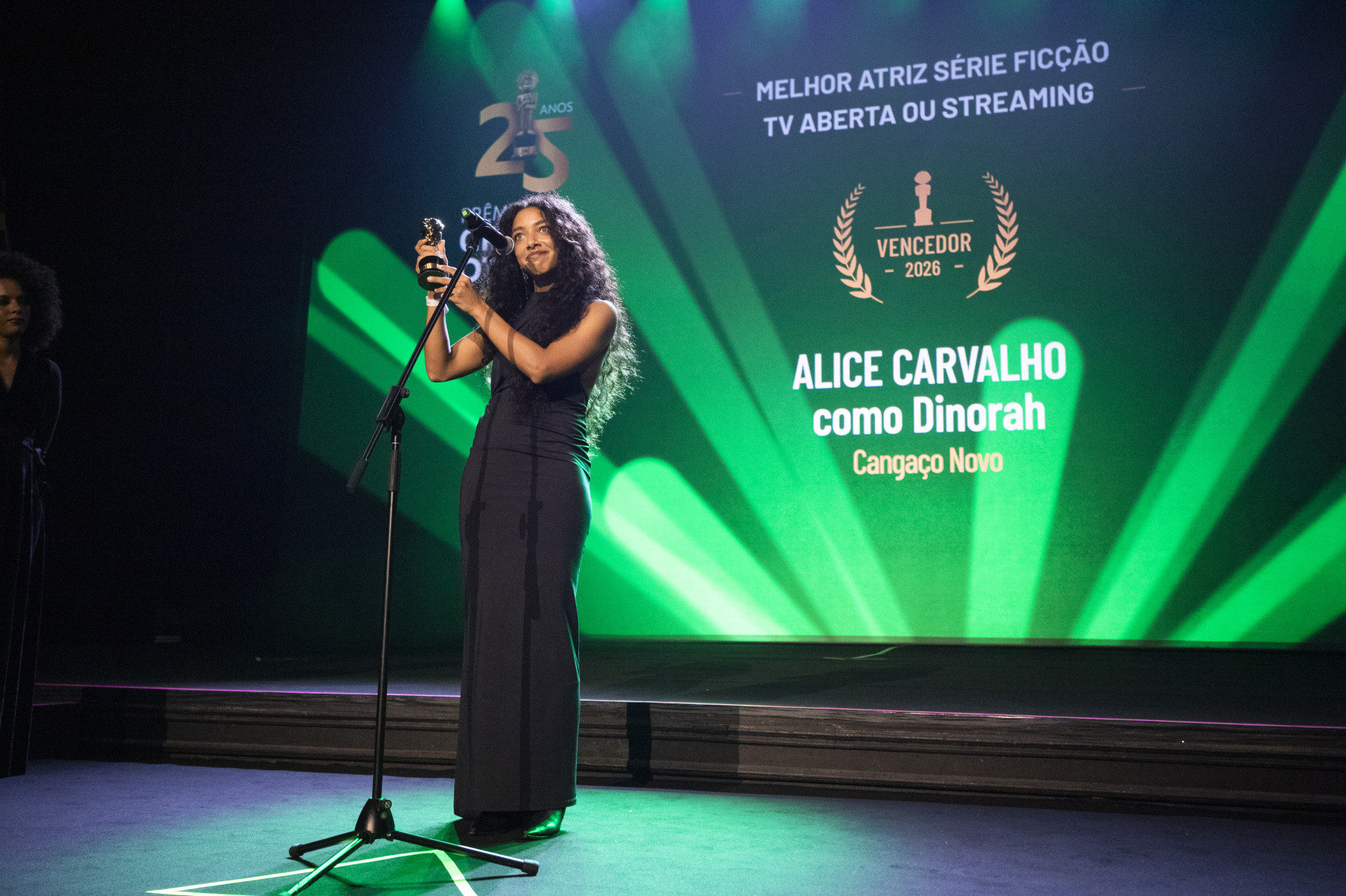Alice Carvalho venceu como Melhor Atriz de Série de Ficção para TV Aberta, TV Paga ou Streaming -  