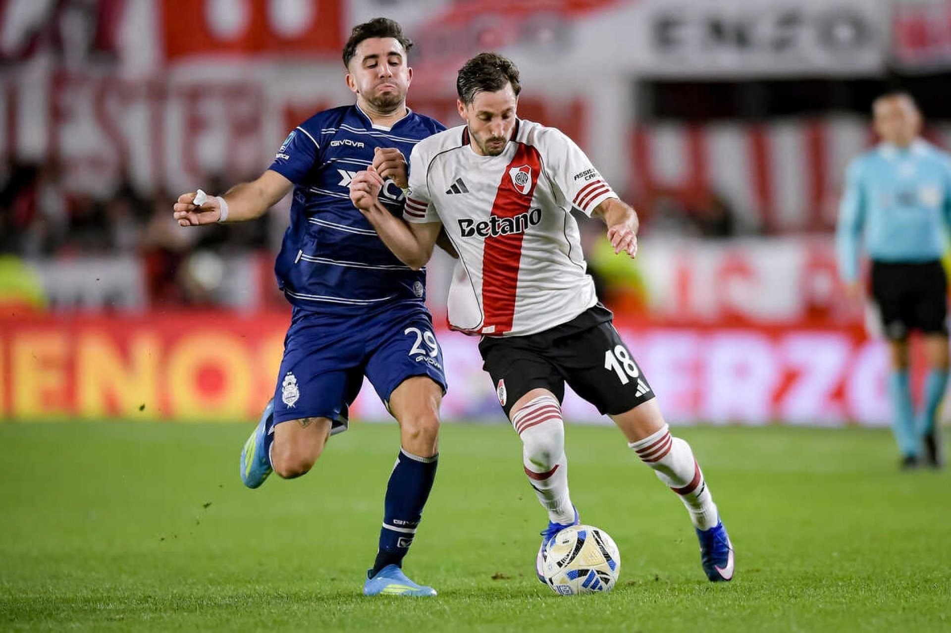 Vi&ntilde;a, do Flamengo, pode parar no Getafe (ESP)