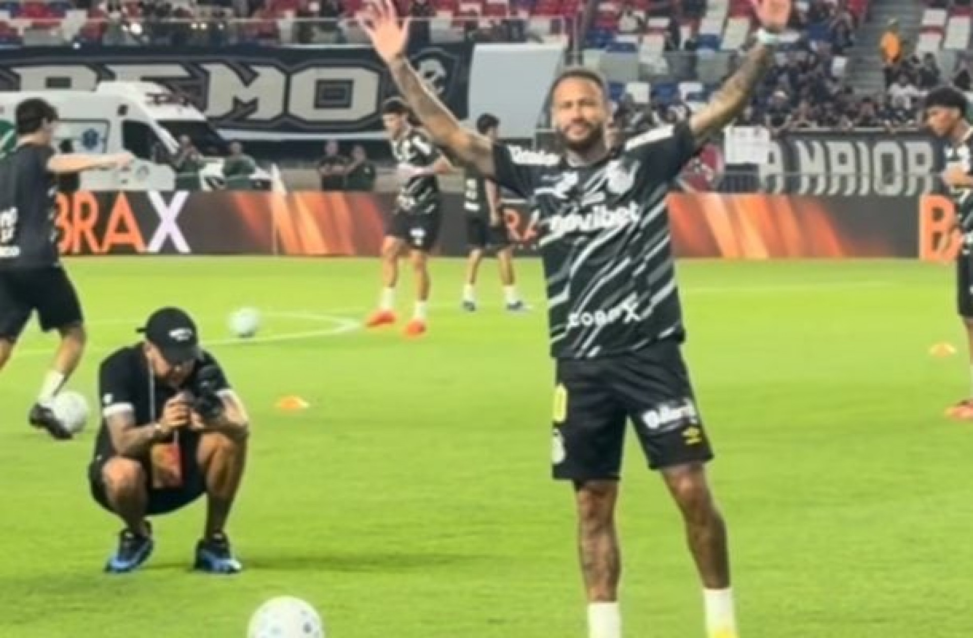 V&iacute;deo! Neymar tem rea&ccedil;&atilde;o exposta ap&oacute;s provoca&ccedil;&otilde;es no jogo contra o Remo