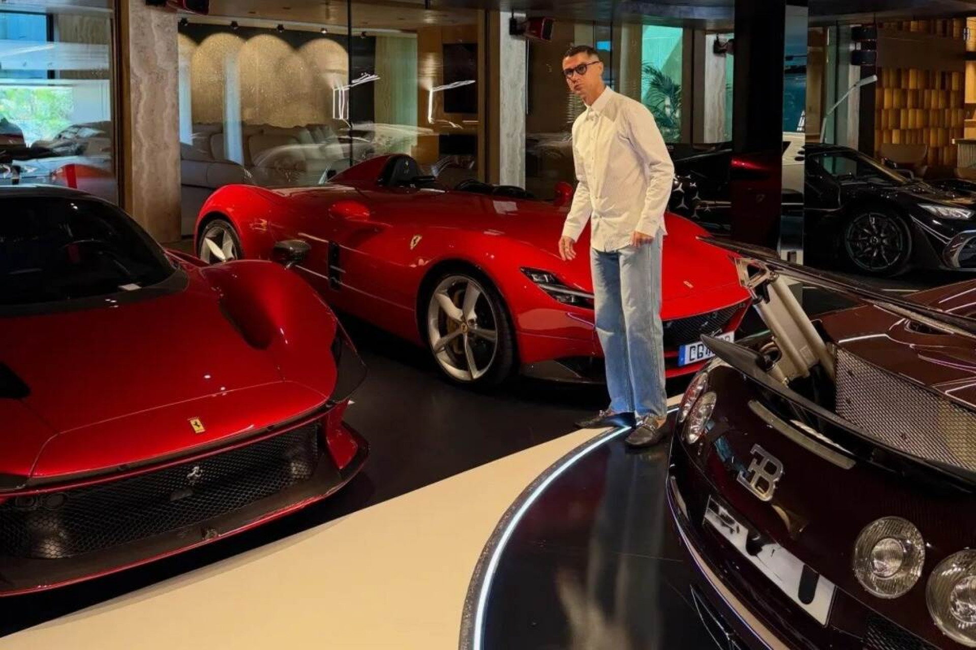 Cristiano Ronaldo exibe cole&ccedil;&atilde;o de supercarros avaliada em R$ 152 milh&otilde;es; veja valores