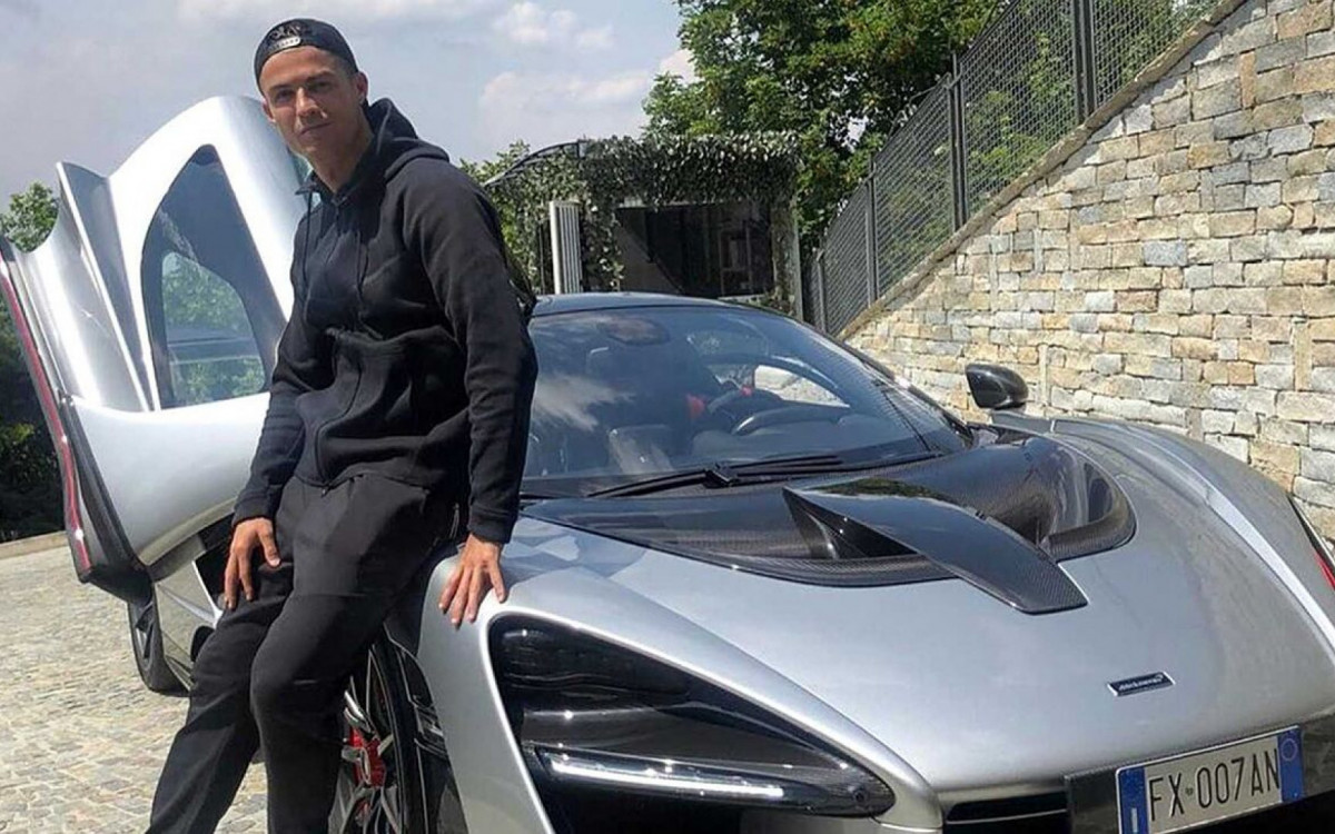 Cristiano Ronaldo com o McLaren Senna