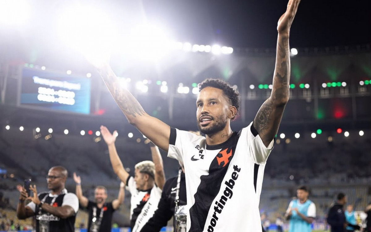 Jair foi titular na vitória do Vasco sobre o Fluminense