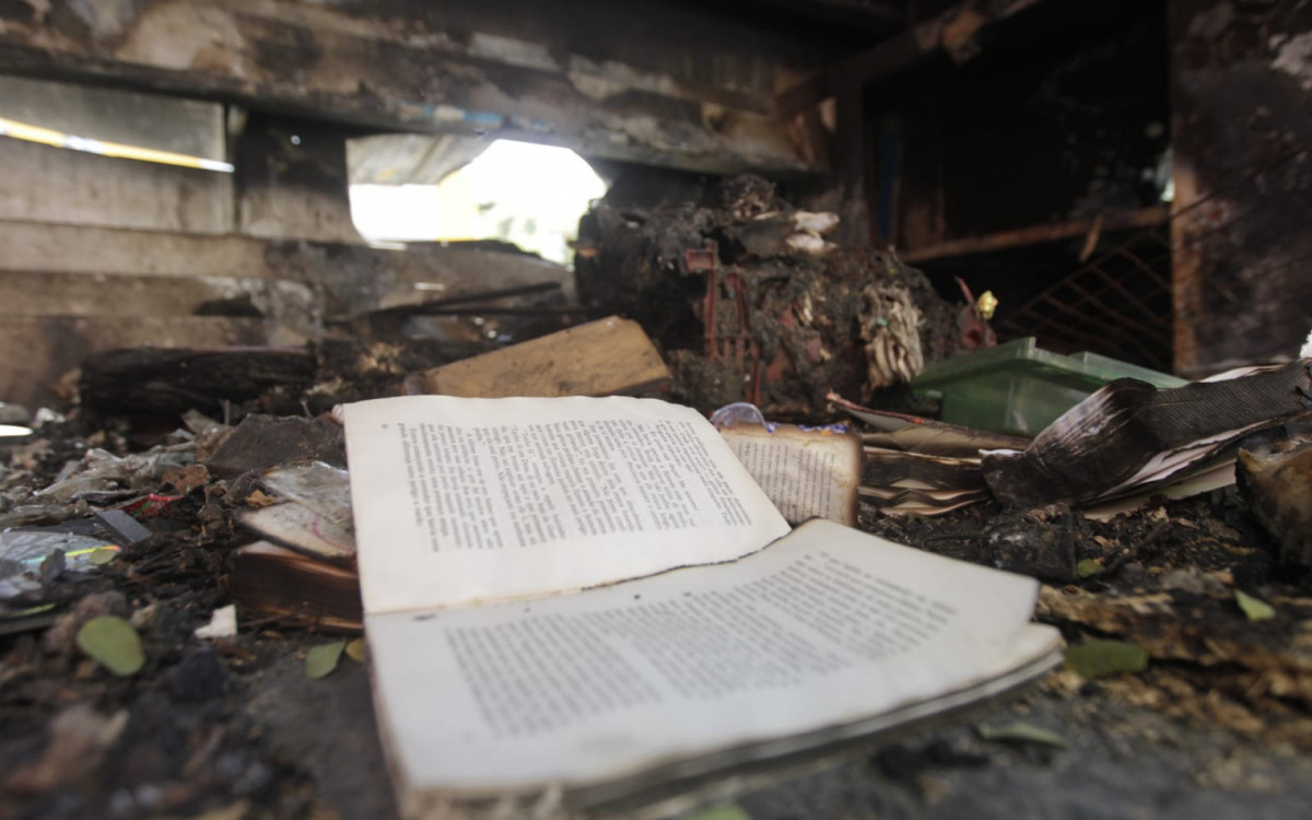 Produtos da banca também foram destruídos pelo incêndio