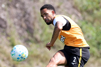 Vitinho conta como é a relação com Ponte, lateral-direito do Botafogo