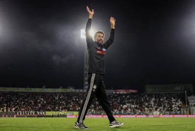 Torcida do Colo-Colo faz festa e lota estádio em recepção de Vozinha