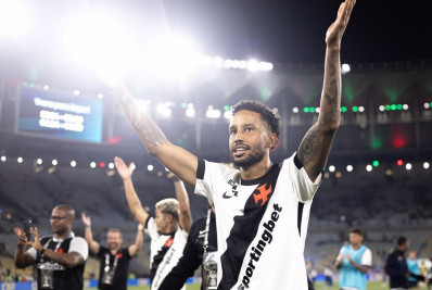 Jair celebra nova classificação do Vasco sobre o Flu: 'Sabor especial'