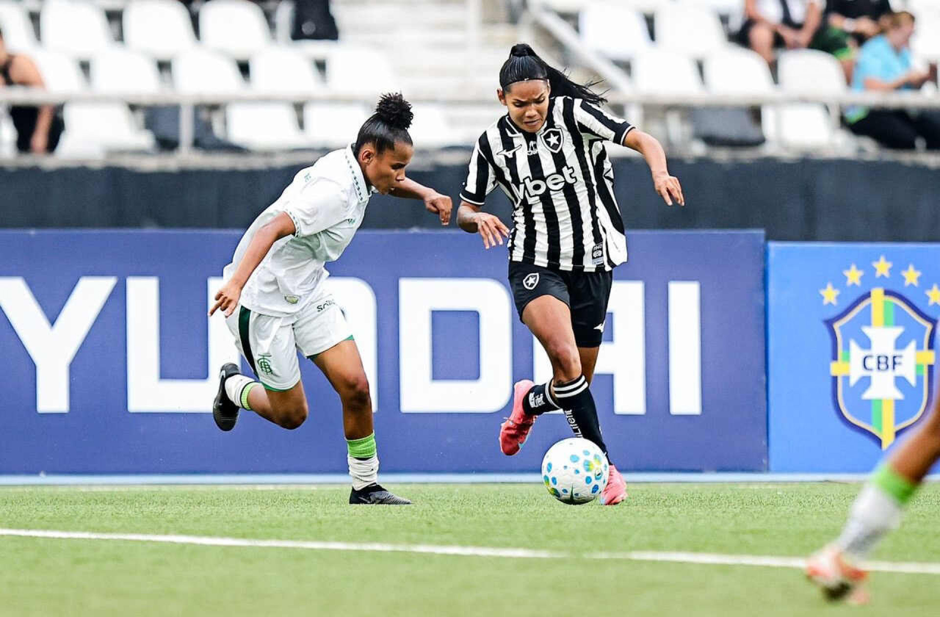 Botafogo x Fluminense: onde assistir e arbitragem