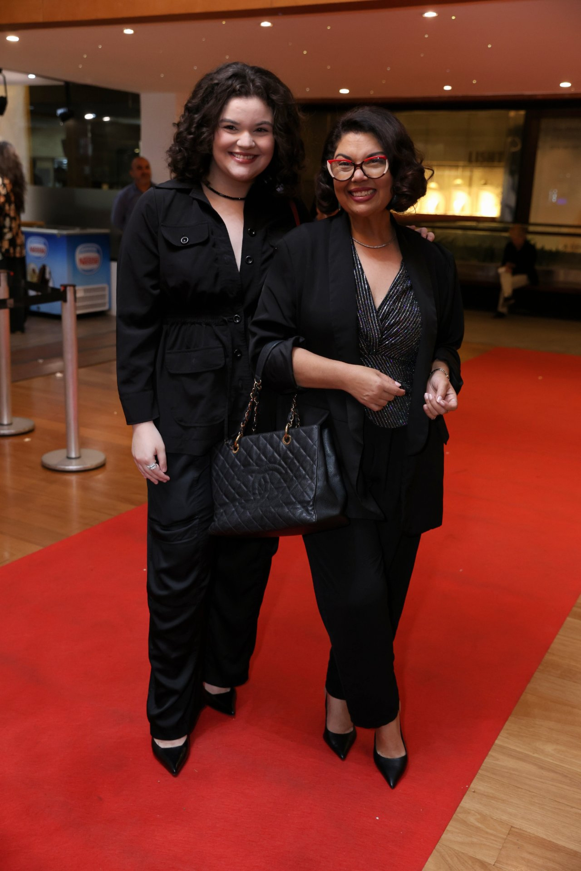Laura Sim&otilde;es e Fabiana Karla prestigiam homenagem &agrave; Nathalia Timberg no Rio  - Daniel Pinheiro / Brazil News