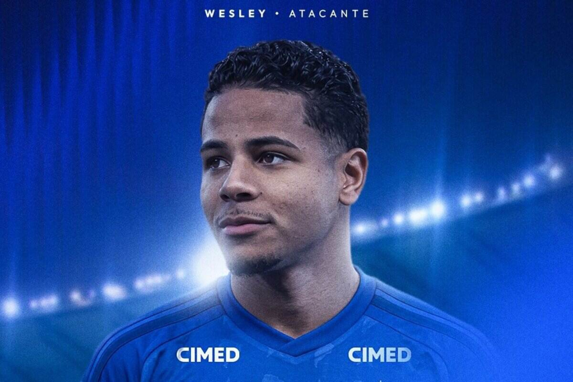 Wesley chega a Belo Horizonte para assinar com o Cruzeiro