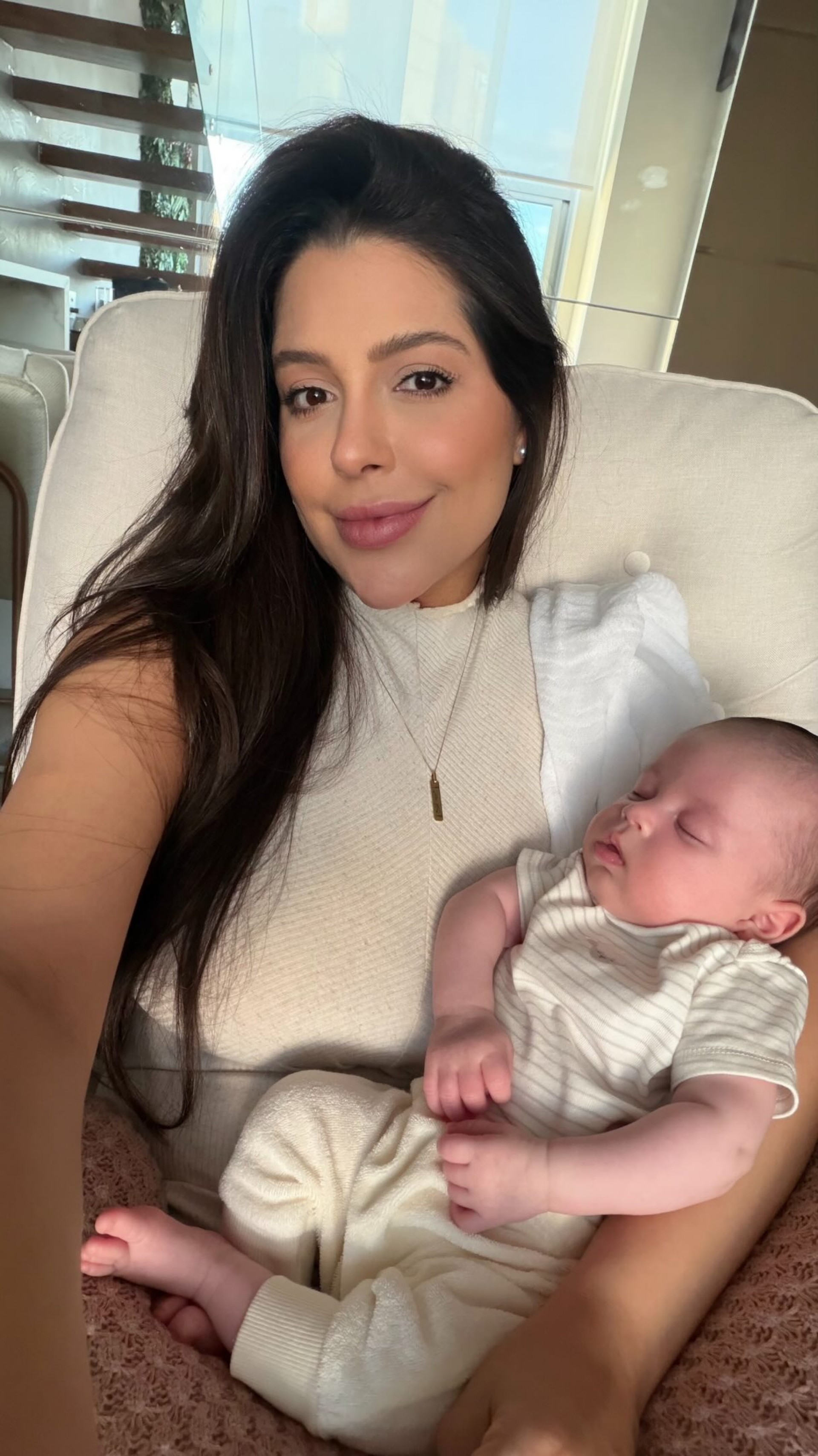 Ex-BBB Laís Caldas e a filha  - Reprodução / Instagram