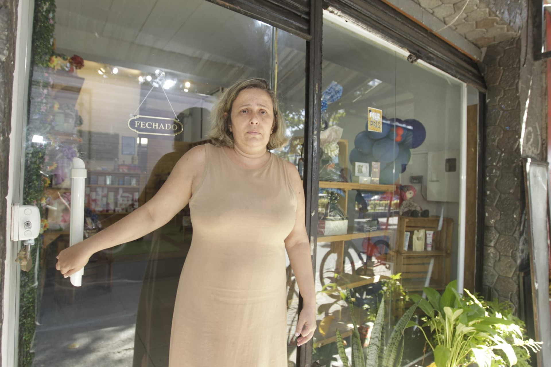 Marcia Cristina vai entregar a loja após constantes problemas no imóvel devido à falta de luz - Reginaldo Pimenta / Agência O Dia