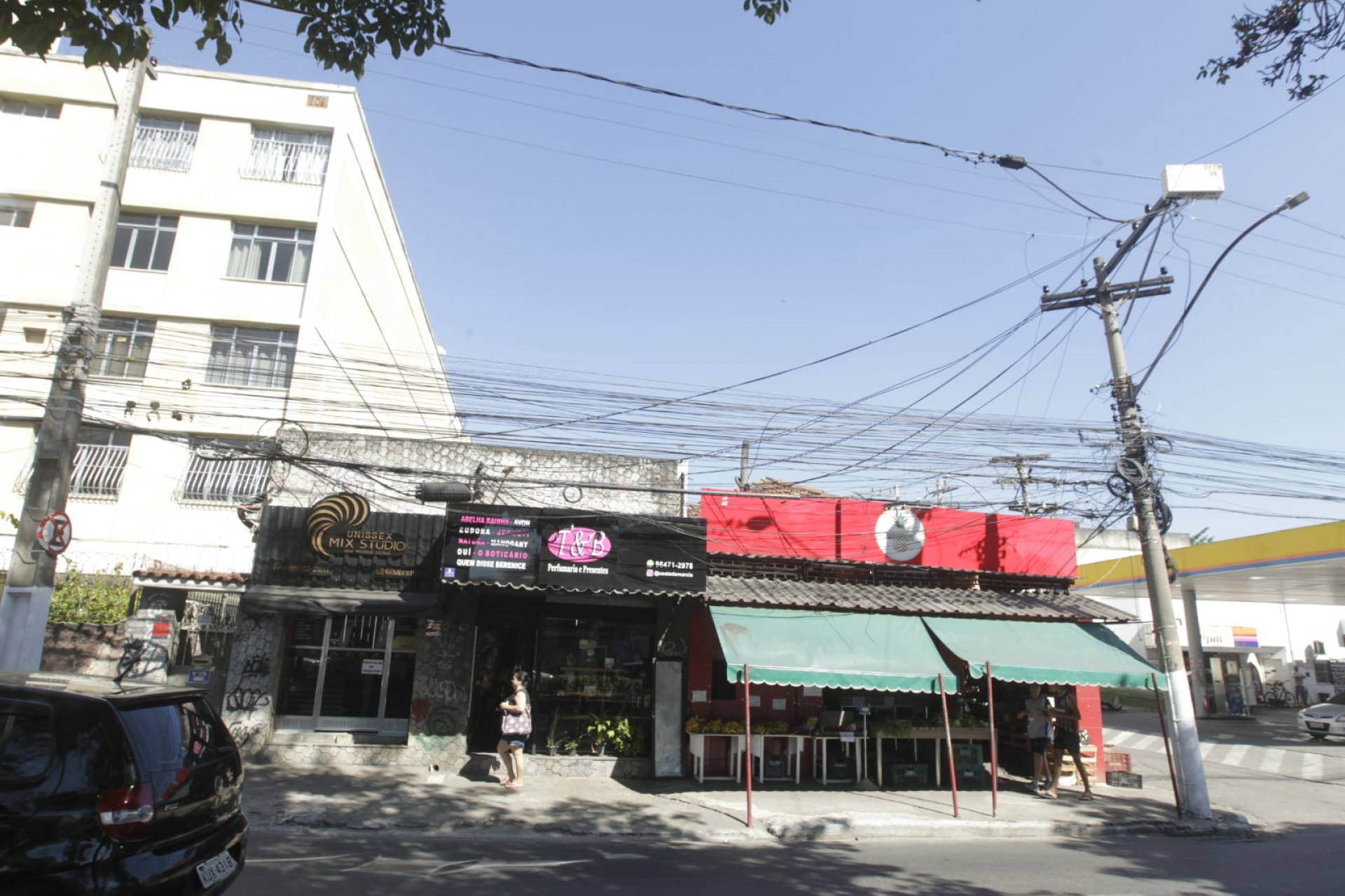 Comerciantes dizem que falta de luz na Alameda São Boaventura poderia ser resolvida com manutenção no poste - Reginaldo Pimenta / Agência O Dia