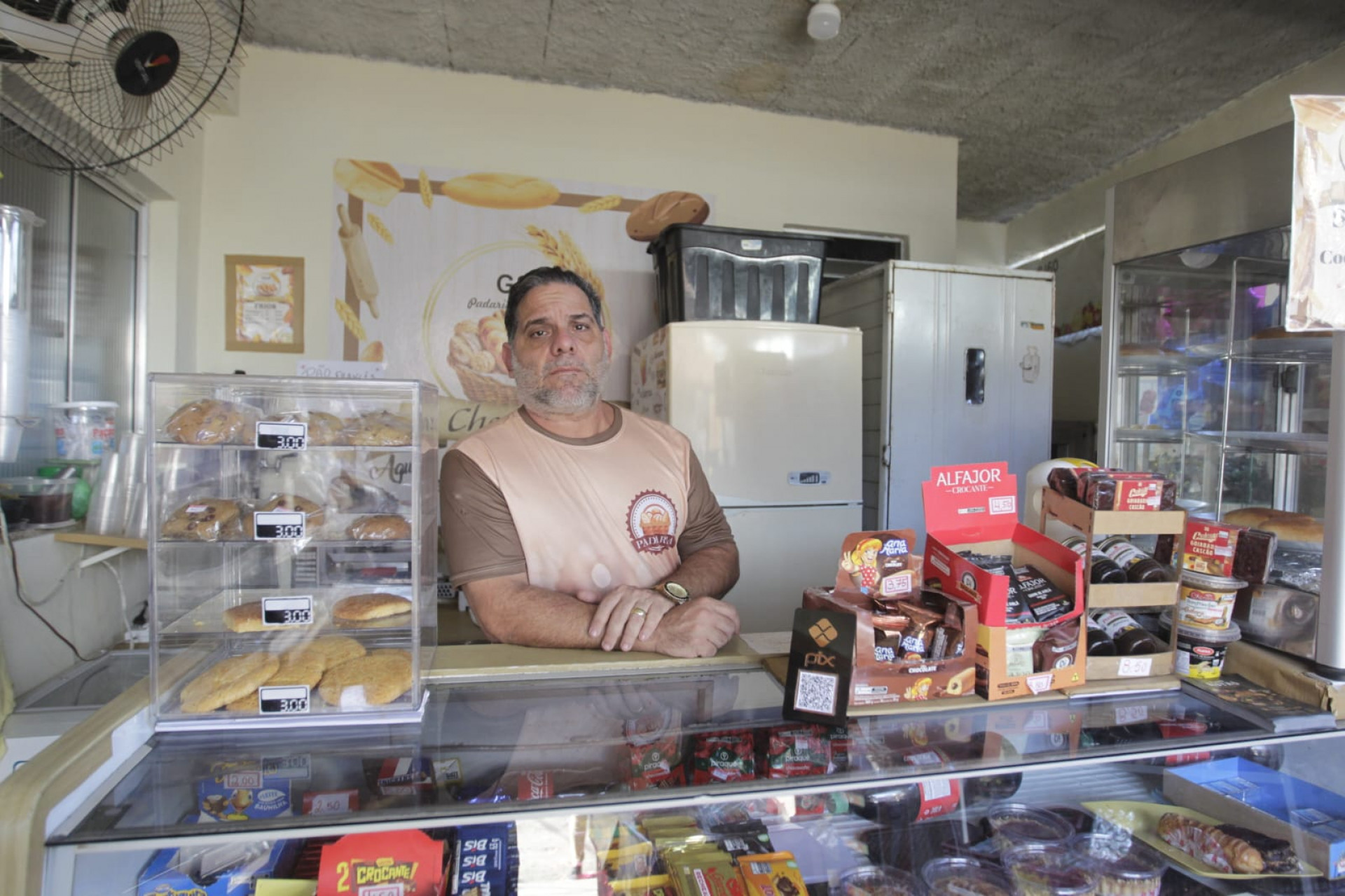 Serpa Neto é dono de uma padaria no bairro de Itaipu, em Niterói - Reginaldo Pimenta / Agência O Dia