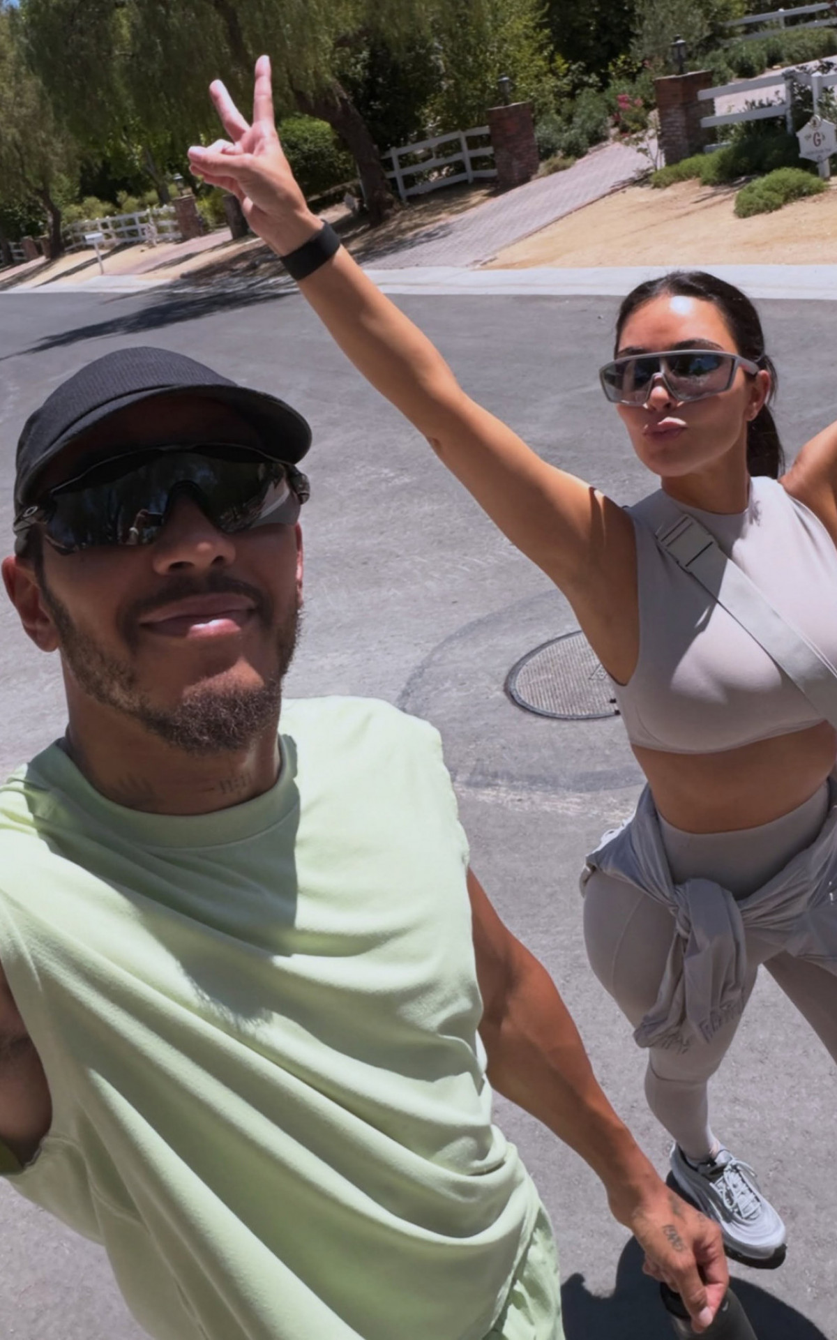 Lewis Hamilton abre álbum de fotos com Kim Kardashian