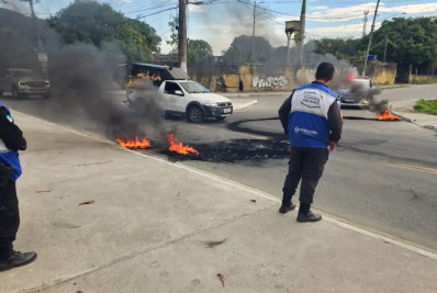 Protesto é registrado em Niterói após homem ser baleado durante operação policial