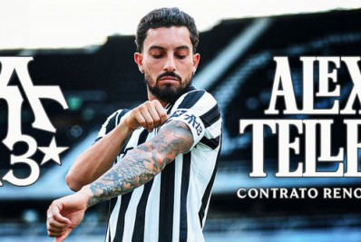 Torcedores do Botafogo celebram renovação de contrato de Alex Telles
