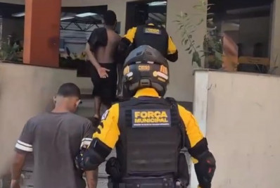 Trio conduzido por roubo de celular no Méier acumula 37 passagens