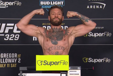 Conor McGregor exalta recuperação após cirurgia no joelho e mira retorno: ‘Mentalidade inquebrável’