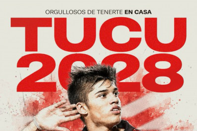 Estudiantes oficializa a contratação de Joaquín Correa