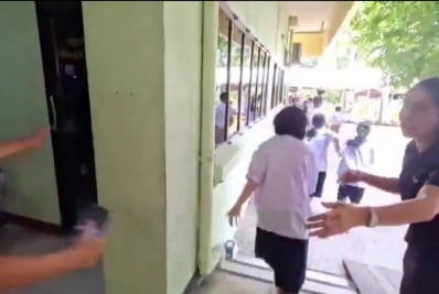 Adolescente mata avós, professores e alunos na Tailândia