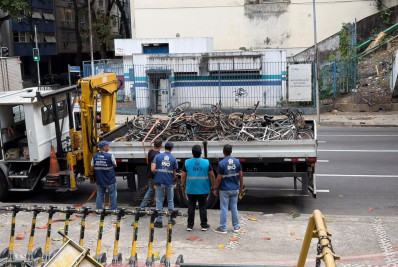Ação remove 40 bicicletas abandonadas em Copacabana