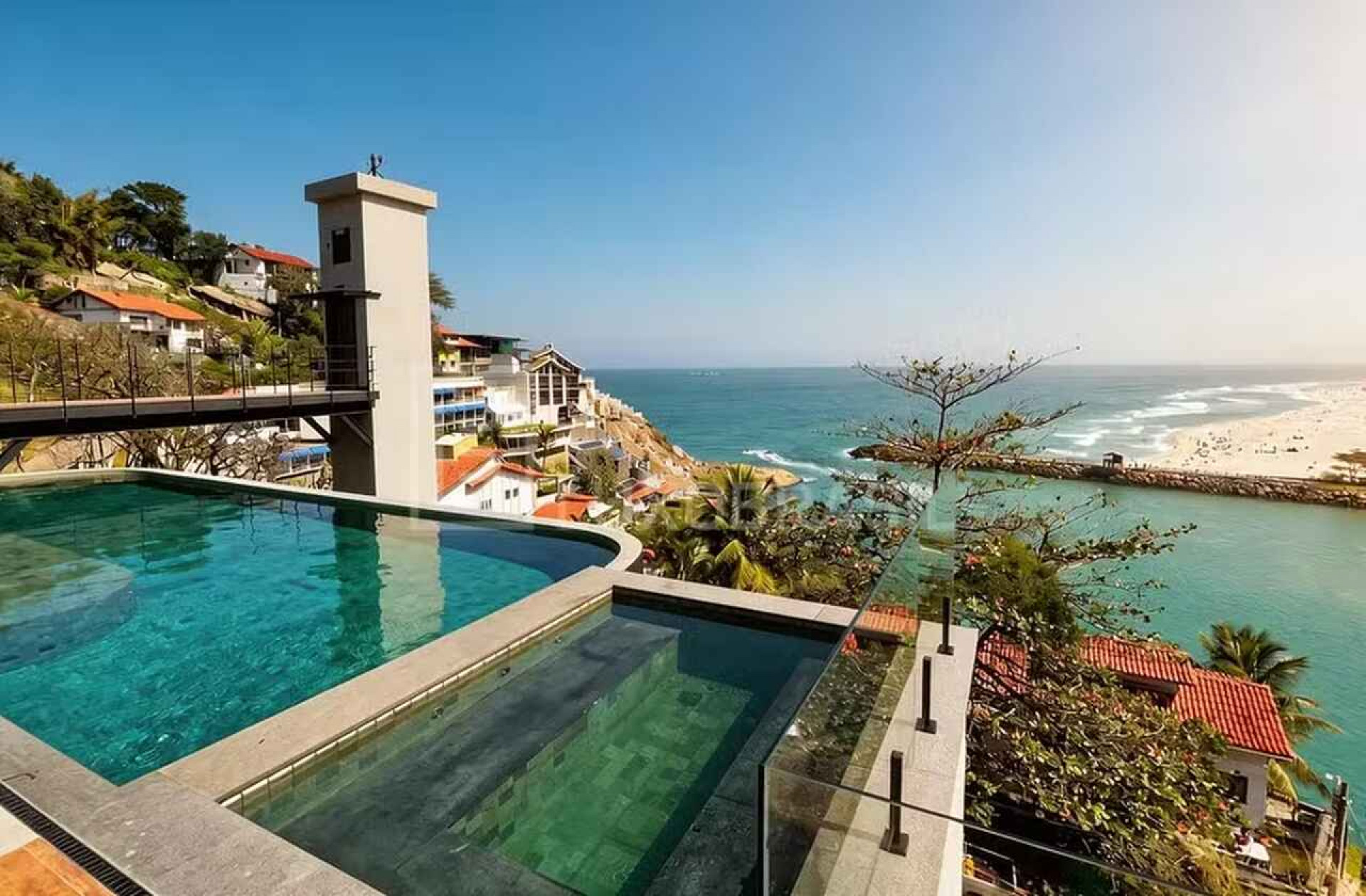 Pulgar aluga mans&atilde;o luxuosa com sauna integrada &agrave;s piscinas de frente para o mar no Rio