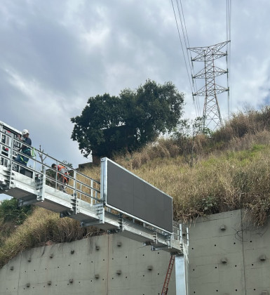 Muralha Digital é instalada no limite de Caxias com Belford Roxo