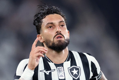 Jogador da seleção portuguesa compartilha vídeo do gol de Alex Telles