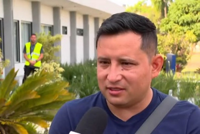 Parente de colombianas mortas em queda de helicóptero faz homenagem