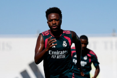 Vini Jr se declara ao Real depois de renovação: 'Oito anos é pouco'