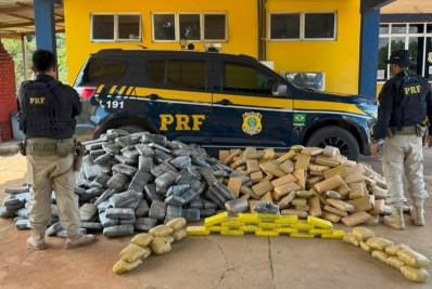 Mais de 1 tonelada de drogas é achada em fundo falso de caminhão
